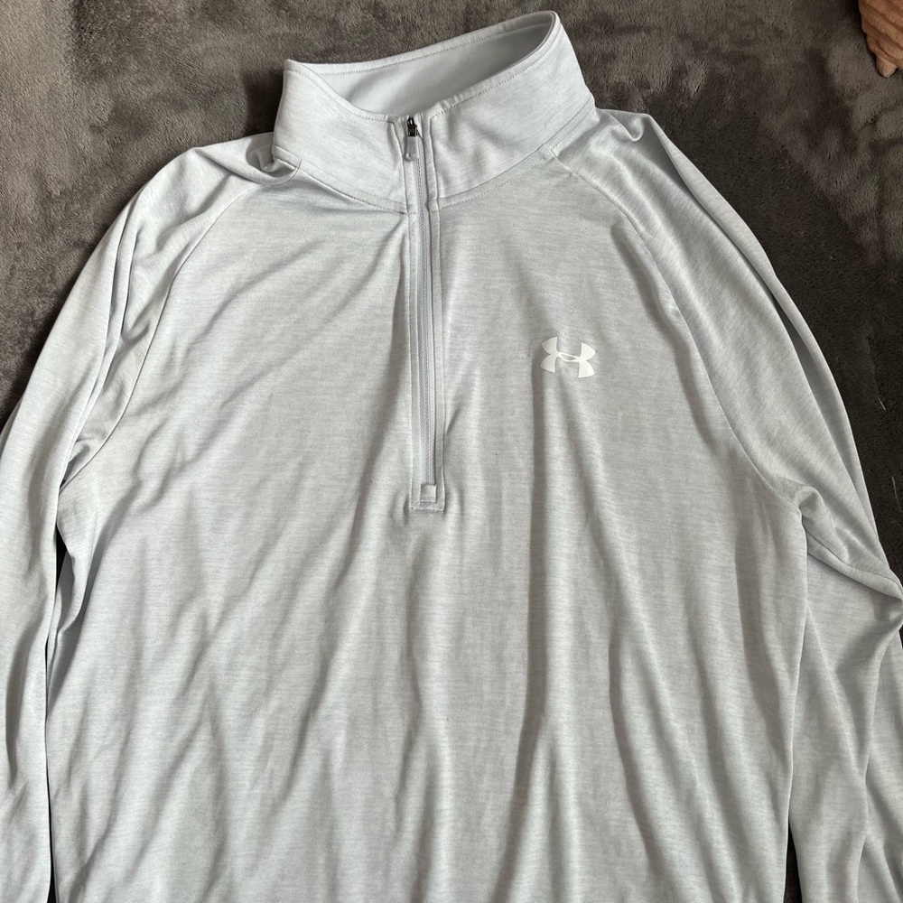 Under Armour 1/4 zip
Excellent condition